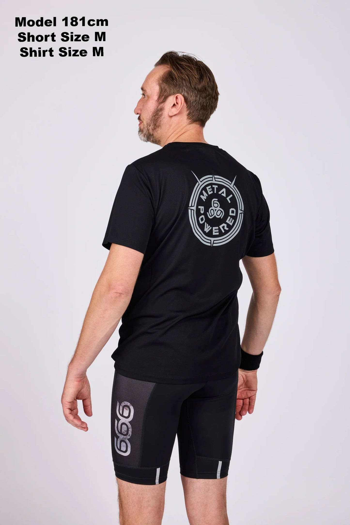 Model : 181cm - Shirt & Short size M